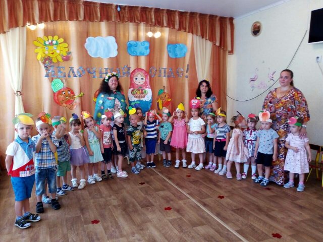В детском саду "Малышок" отпраздновали Яблочный Спас весело и с размахом